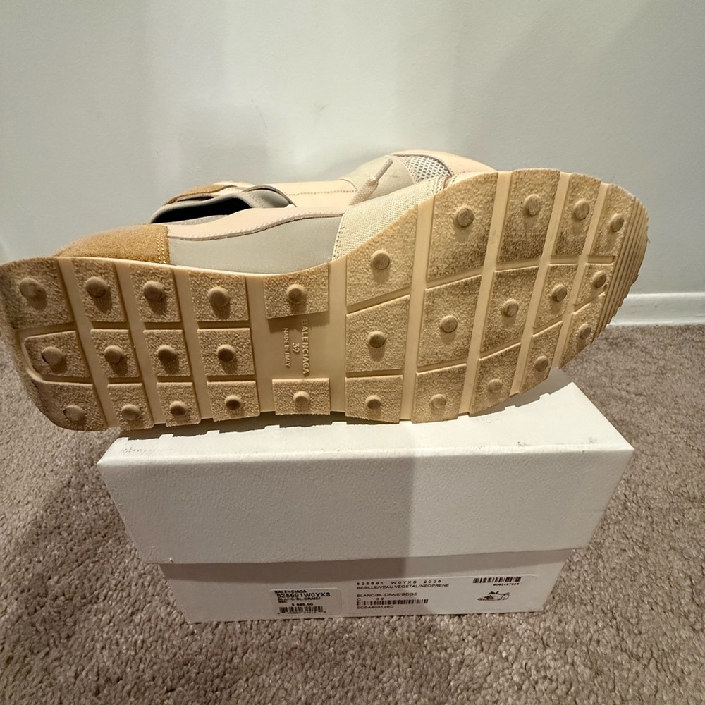 Balenciaga Women’s Cream Sneakers - Picture 7 of 8